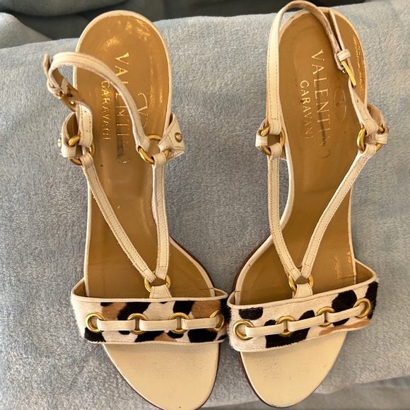 Valentino Garavani Cream and Black Sandals - Picture 2 of 7